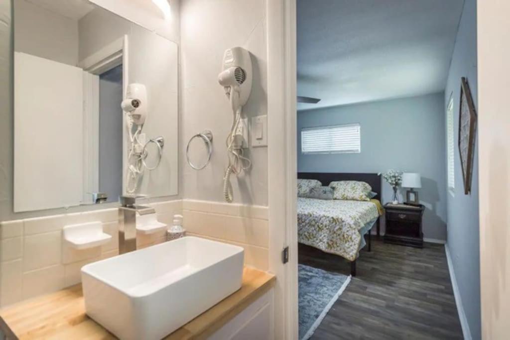 Cheerful 3 Bedroom 2Ba Home In Great Neighborhood! แจ็คสันวิลล์ ภายนอก รูปภาพ